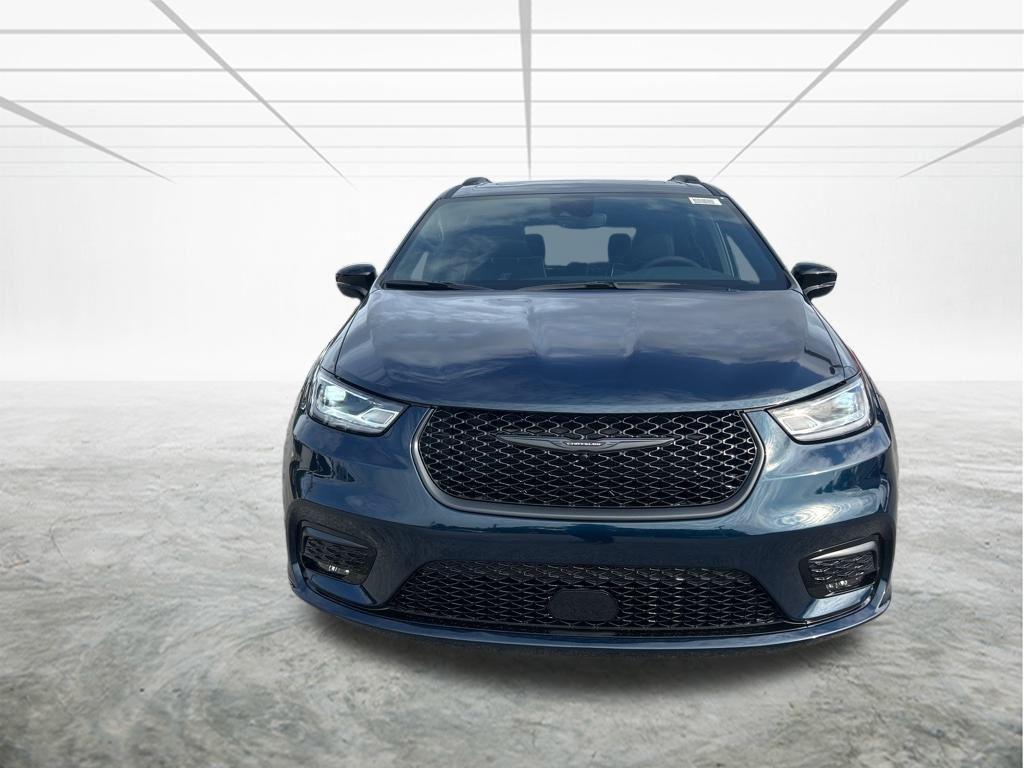 new 2025 Chrysler Pacifica car, priced at $43,084