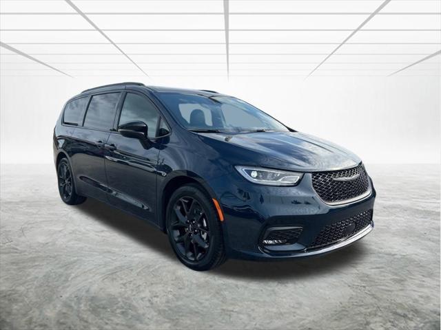 new 2025 Chrysler Pacifica car, priced at $47,502