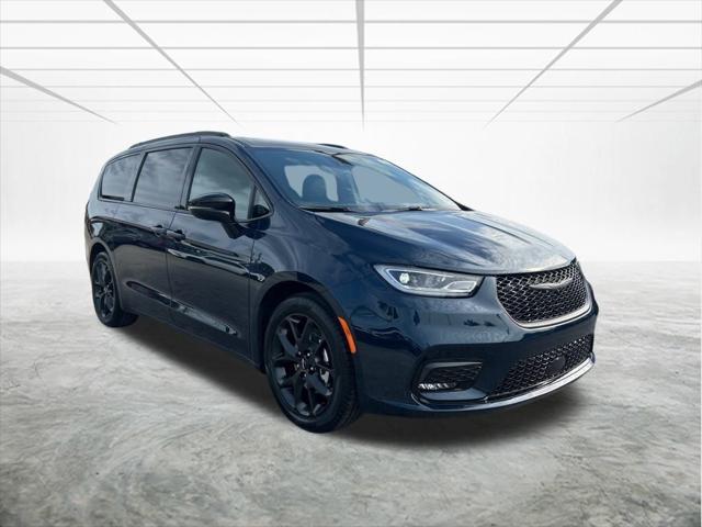 new 2025 Chrysler Pacifica car, priced at $47,002