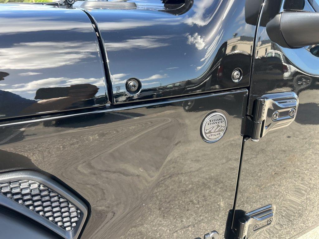 new 2025 Jeep Gladiator car, priced at $36,624