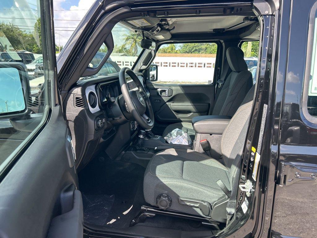 new 2025 Jeep Gladiator car, priced at $36,624