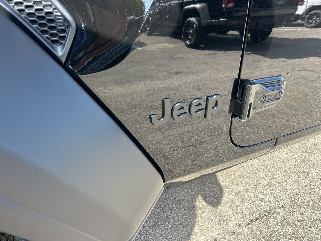 new 2025 Jeep Gladiator car, priced at $36,624