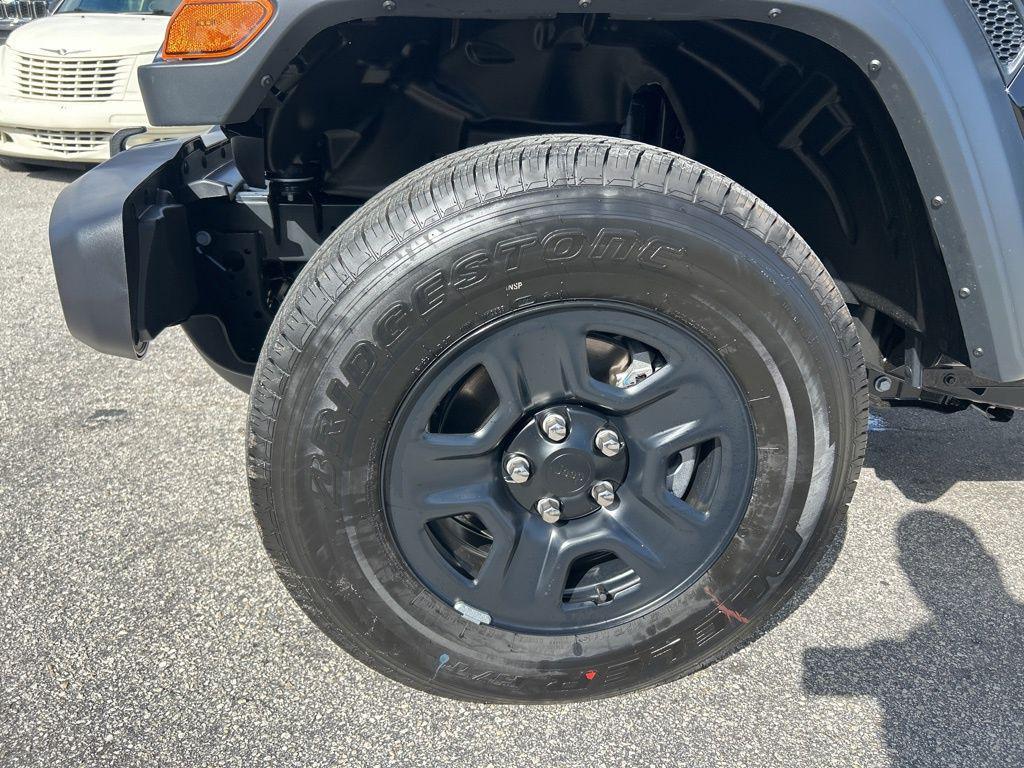 new 2025 Jeep Gladiator car, priced at $36,624