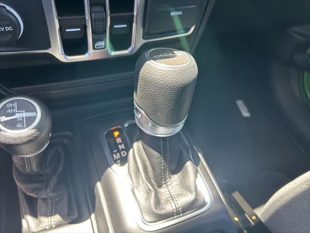 new 2025 Jeep Gladiator car, priced at $43,980