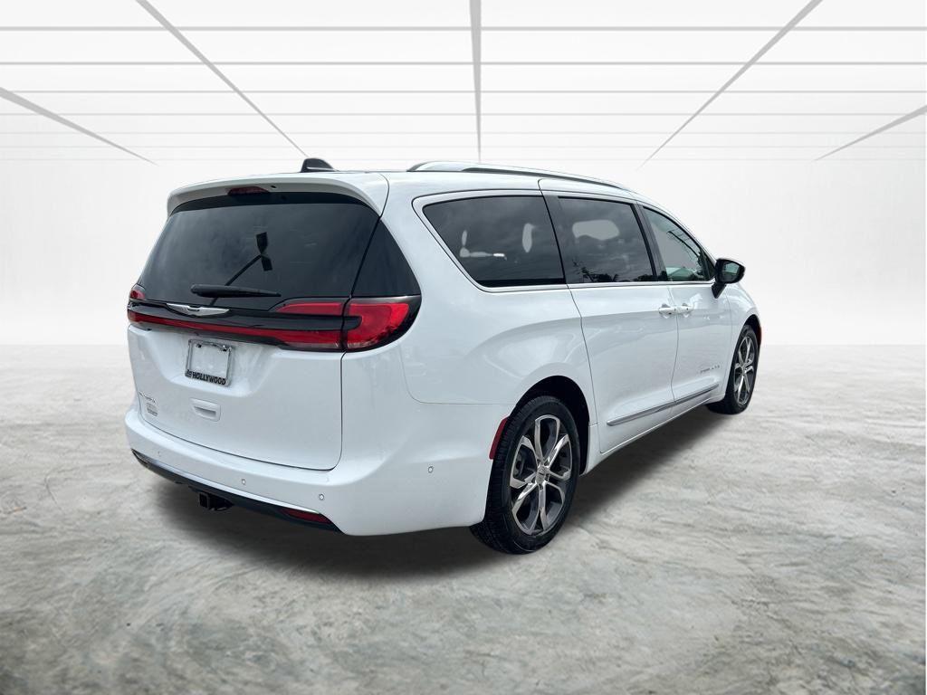 new 2025 Chrysler Pacifica car, priced at $45,913