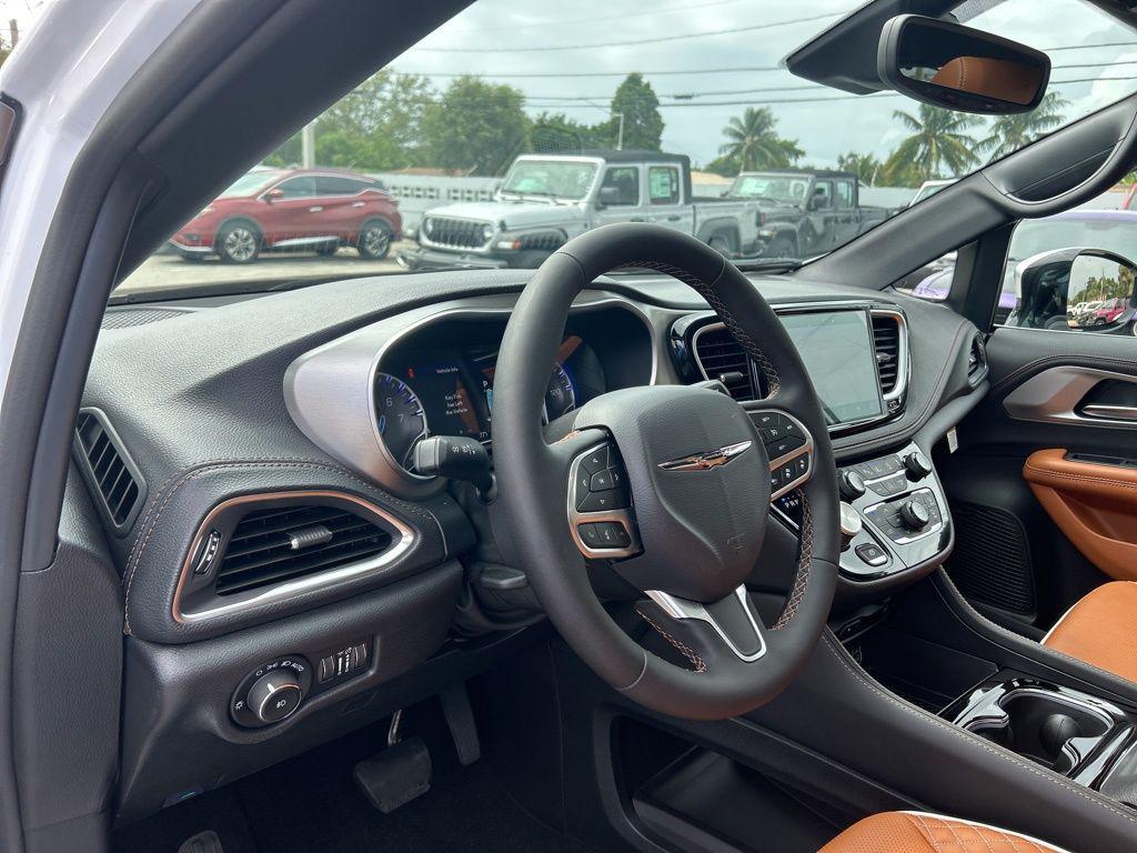 new 2025 Chrysler Pacifica car, priced at $45,913