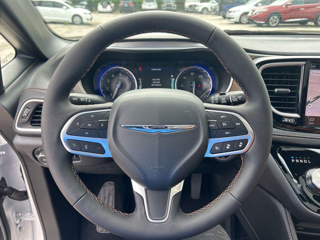 new 2025 Chrysler Pacifica car, priced at $45,913