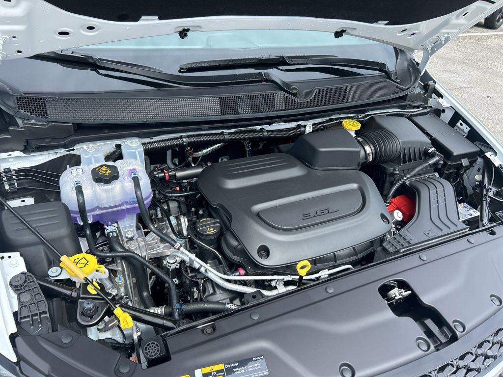 new 2025 Chrysler Pacifica car, priced at $45,913