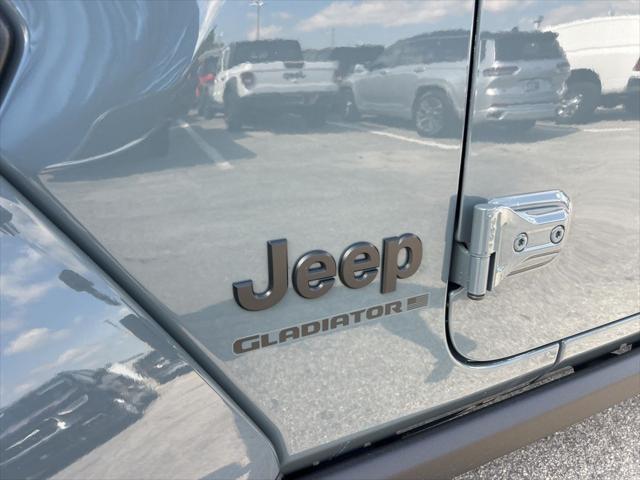 new 2025 Jeep Gladiator car, priced at $42,885