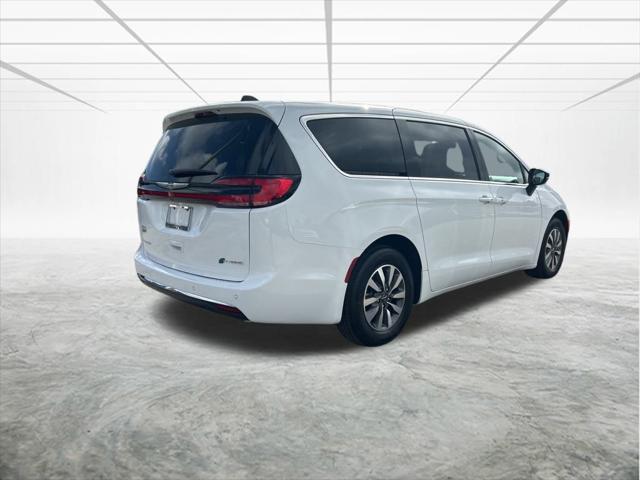 new 2025 Chrysler Pacifica Hybrid car, priced at $44,694