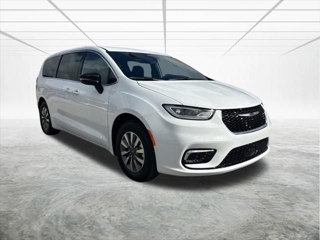 new 2025 Chrysler Pacifica Hybrid car, priced at $44,694