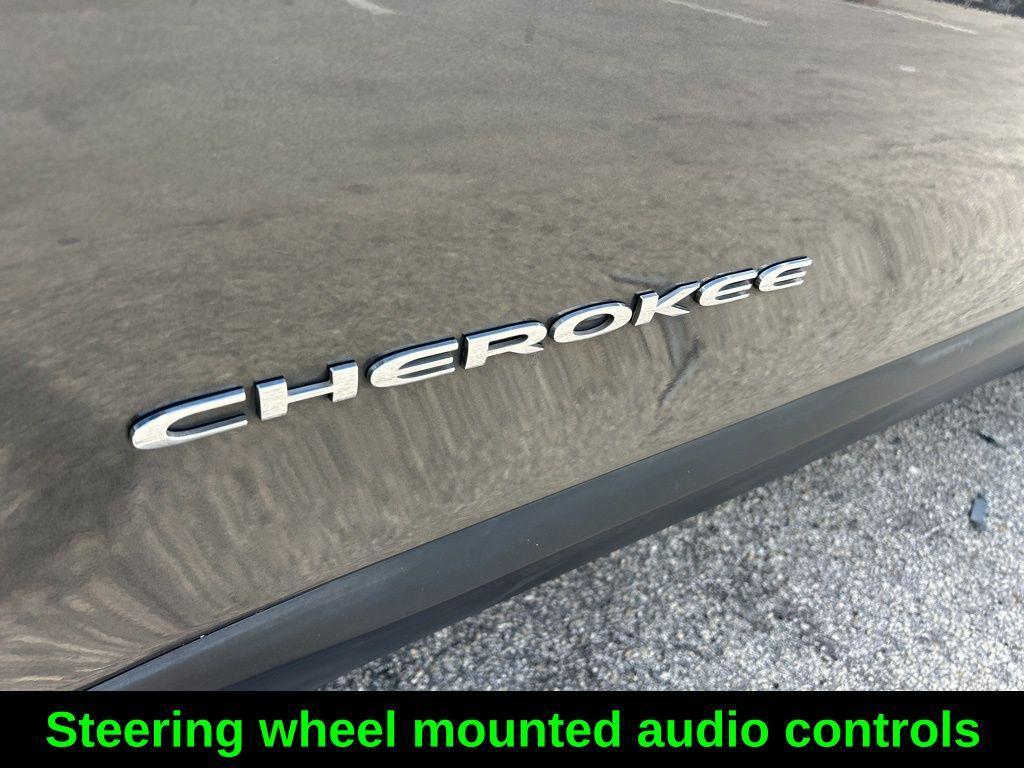 used 2015 Jeep Cherokee car, priced at $6,274