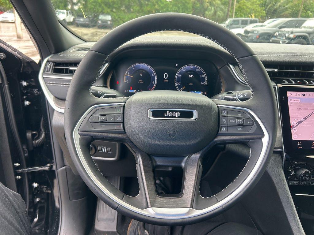 new 2025 Jeep Grand Cherokee car, priced at $40,676