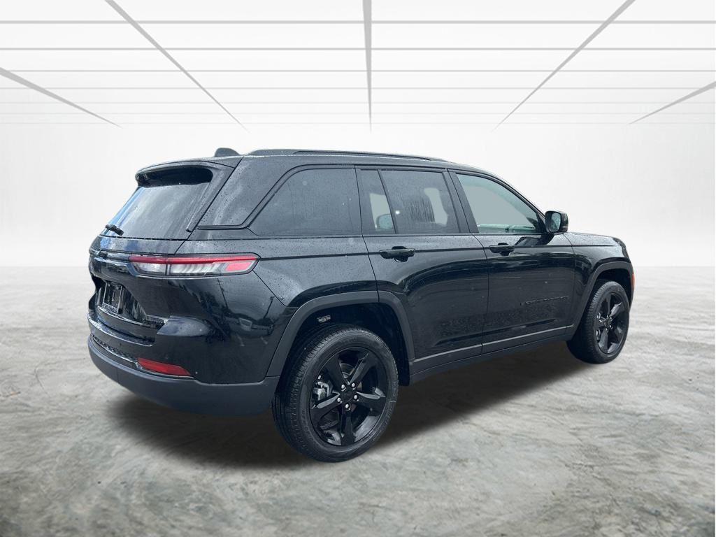 new 2025 Jeep Grand Cherokee car, priced at $40,676