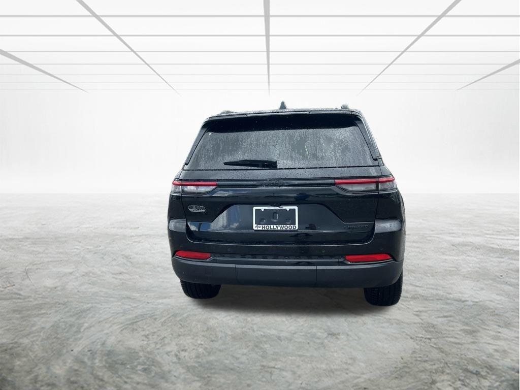 new 2025 Jeep Grand Cherokee car, priced at $40,676