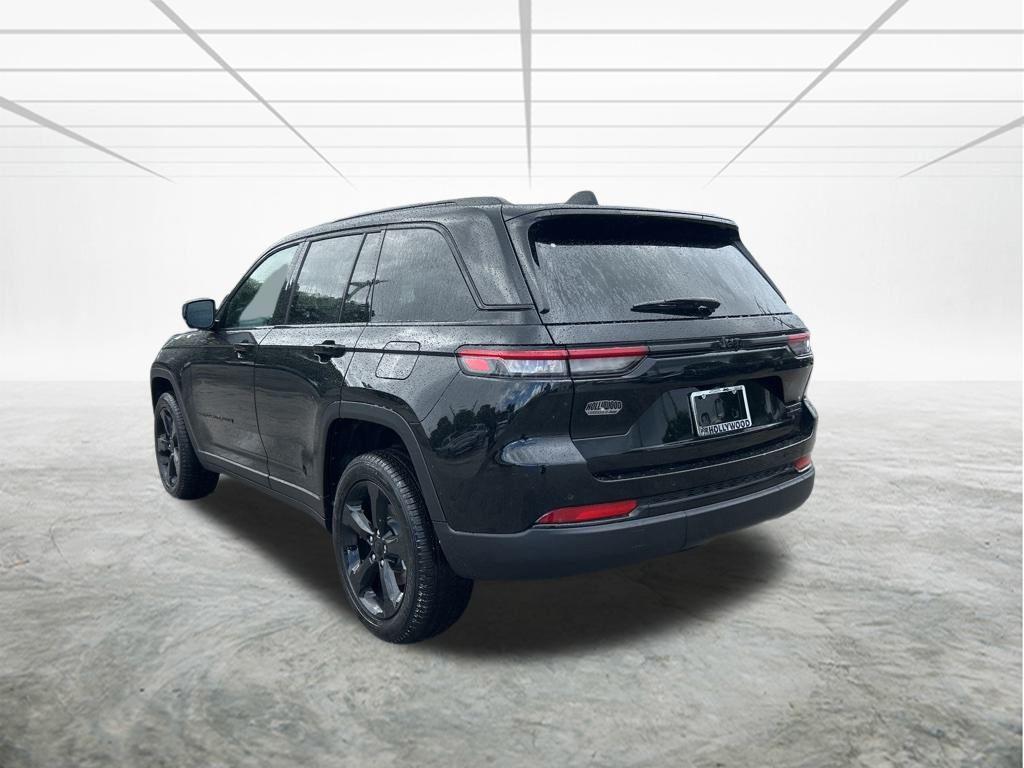 new 2025 Jeep Grand Cherokee car, priced at $40,676