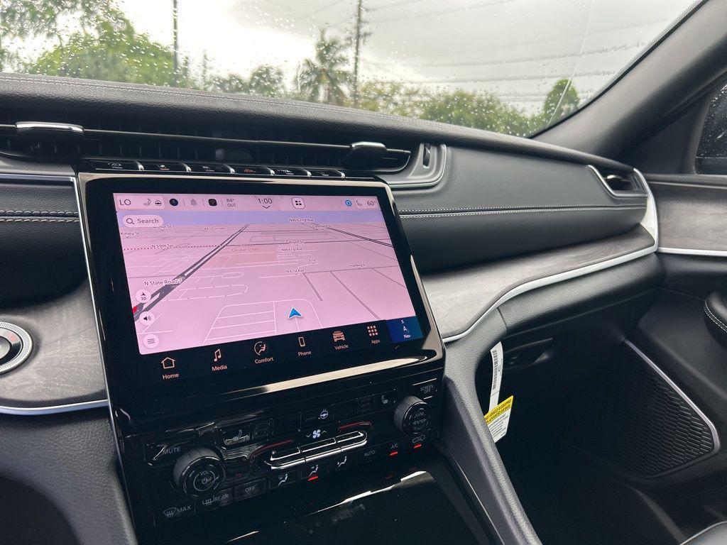 new 2025 Jeep Grand Cherokee car, priced at $40,676