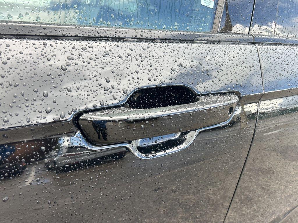 new 2025 Jeep Grand Cherokee car, priced at $40,676