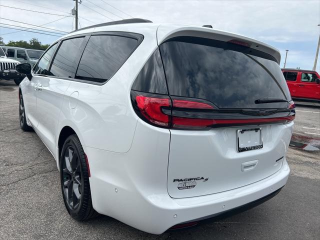 new 2024 Chrysler Pacifica car, priced at $50,773