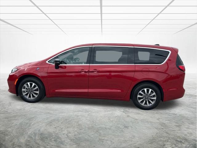 new 2025 Chrysler Pacifica Hybrid car, priced at $45,189