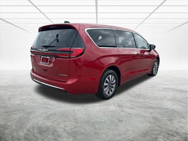 new 2025 Chrysler Pacifica Hybrid car, priced at $45,189