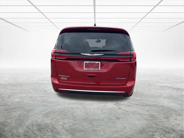 new 2025 Chrysler Pacifica Hybrid car, priced at $45,189