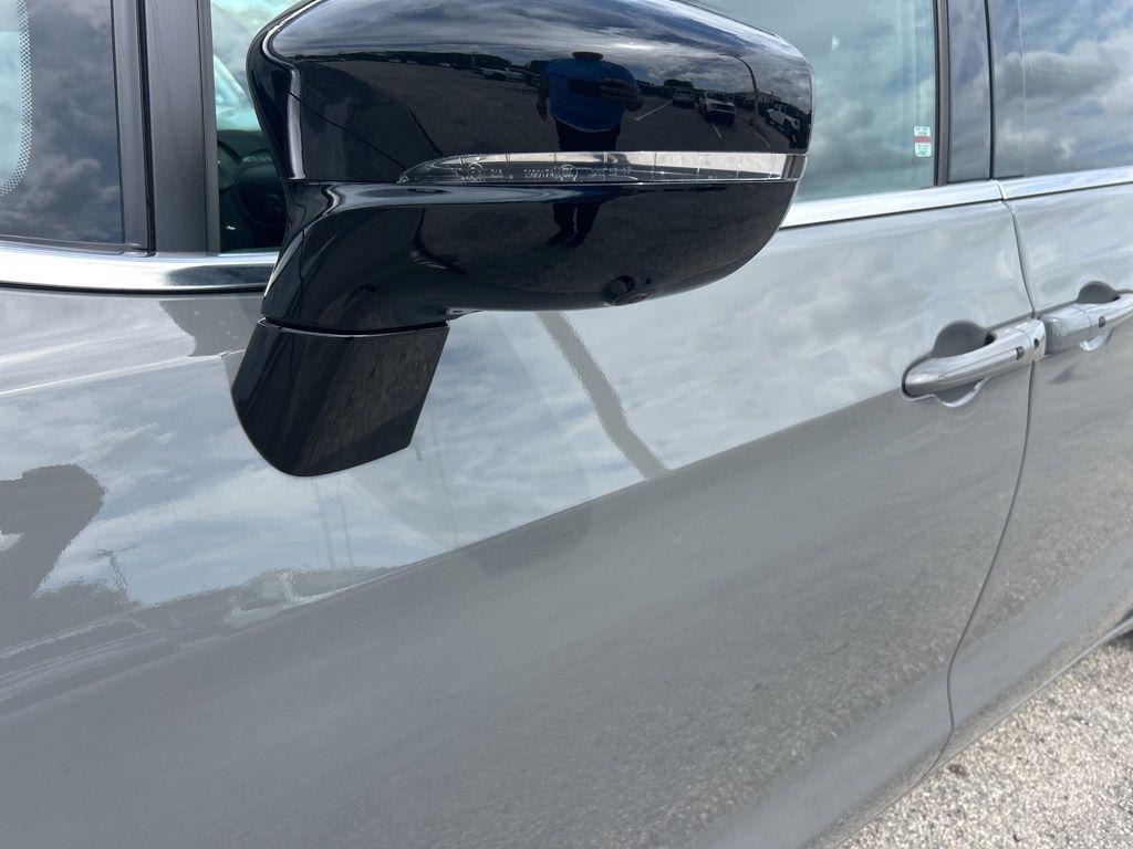 new 2025 Chrysler Pacifica car, priced at $35,174