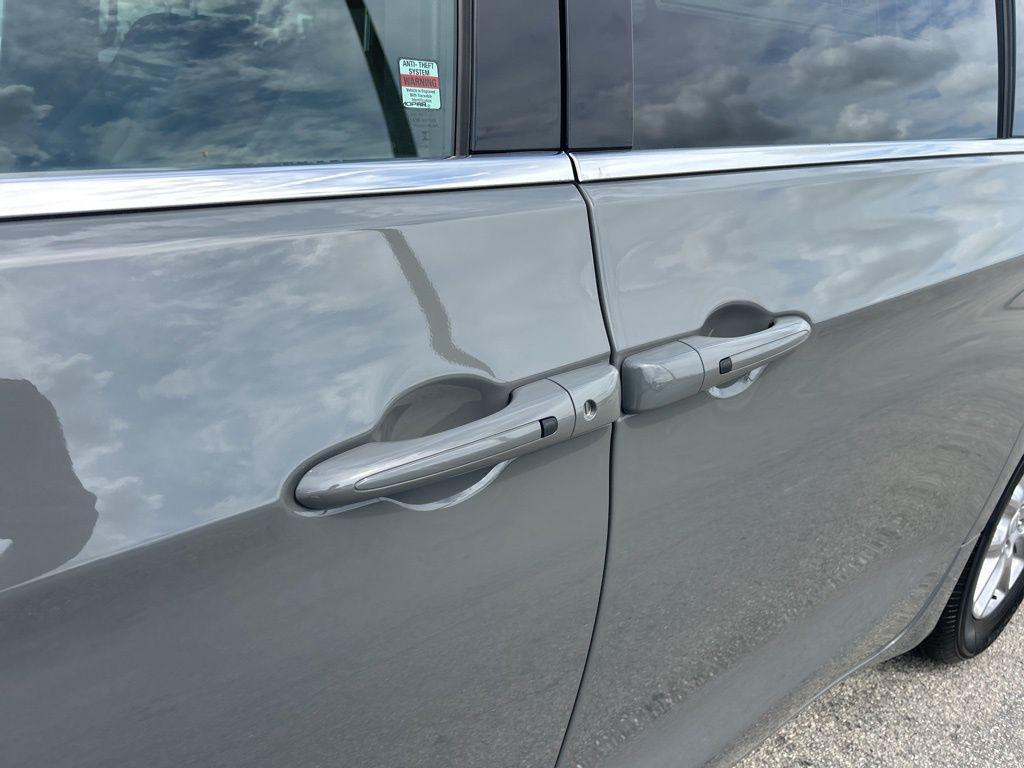 new 2025 Chrysler Pacifica car, priced at $35,174