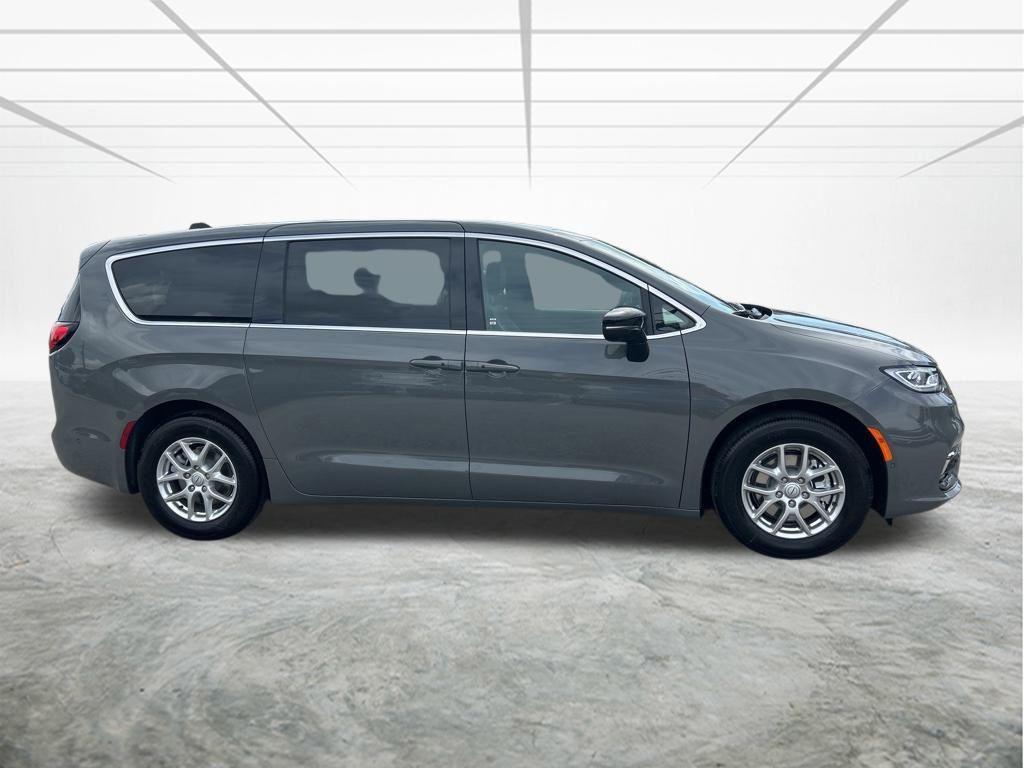 new 2025 Chrysler Pacifica car, priced at $35,174