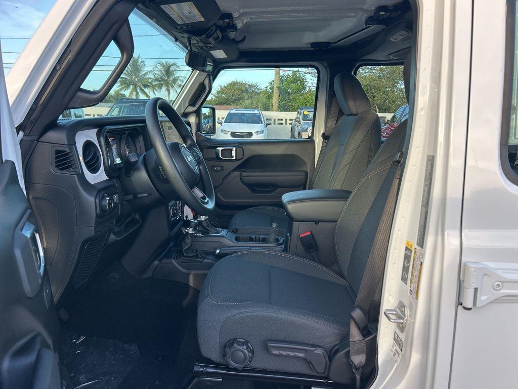 new 2025 Jeep Gladiator car, priced at $36,094