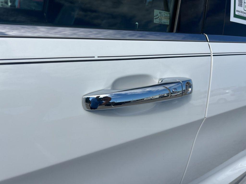 used 2018 Jeep Grand Cherokee car, priced at $14,375