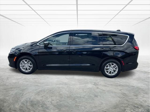 new 2025 Chrysler Pacifica car, priced at $40,152