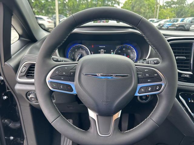 new 2025 Chrysler Pacifica car, priced at $40,152