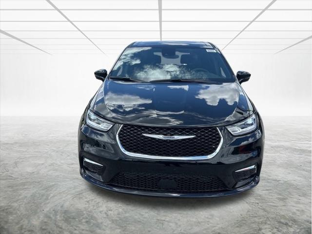 new 2025 Chrysler Pacifica car, priced at $40,152