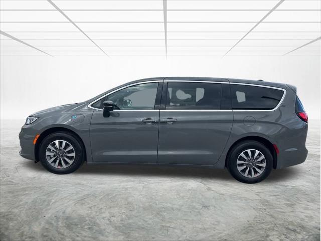 new 2025 Chrysler Pacifica Hybrid car, priced at $45,125