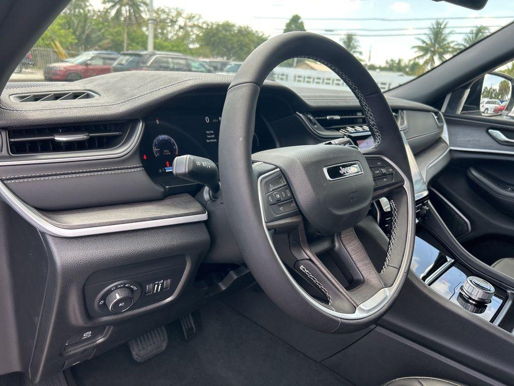 new 2025 Jeep Grand Cherokee car, priced at $40,246