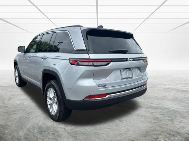 new 2025 Jeep Grand Cherokee car, priced at $38,295