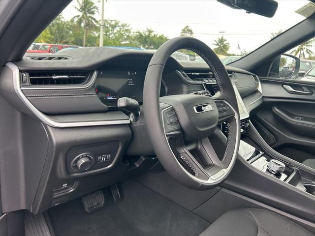 new 2025 Jeep Grand Cherokee car, priced at $38,295