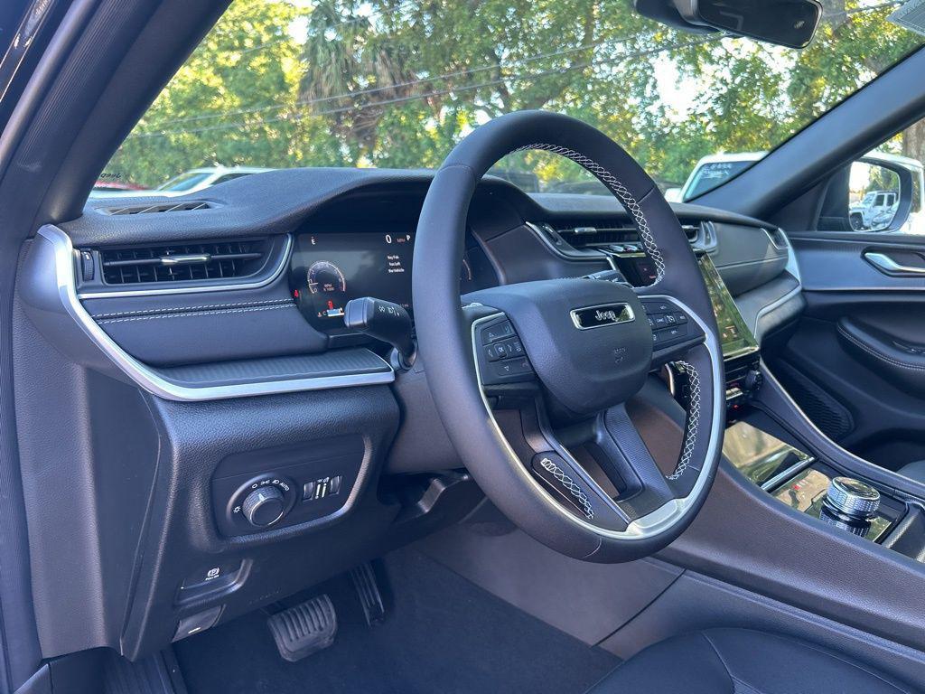new 2025 Jeep Grand Cherokee car, priced at $33,722
