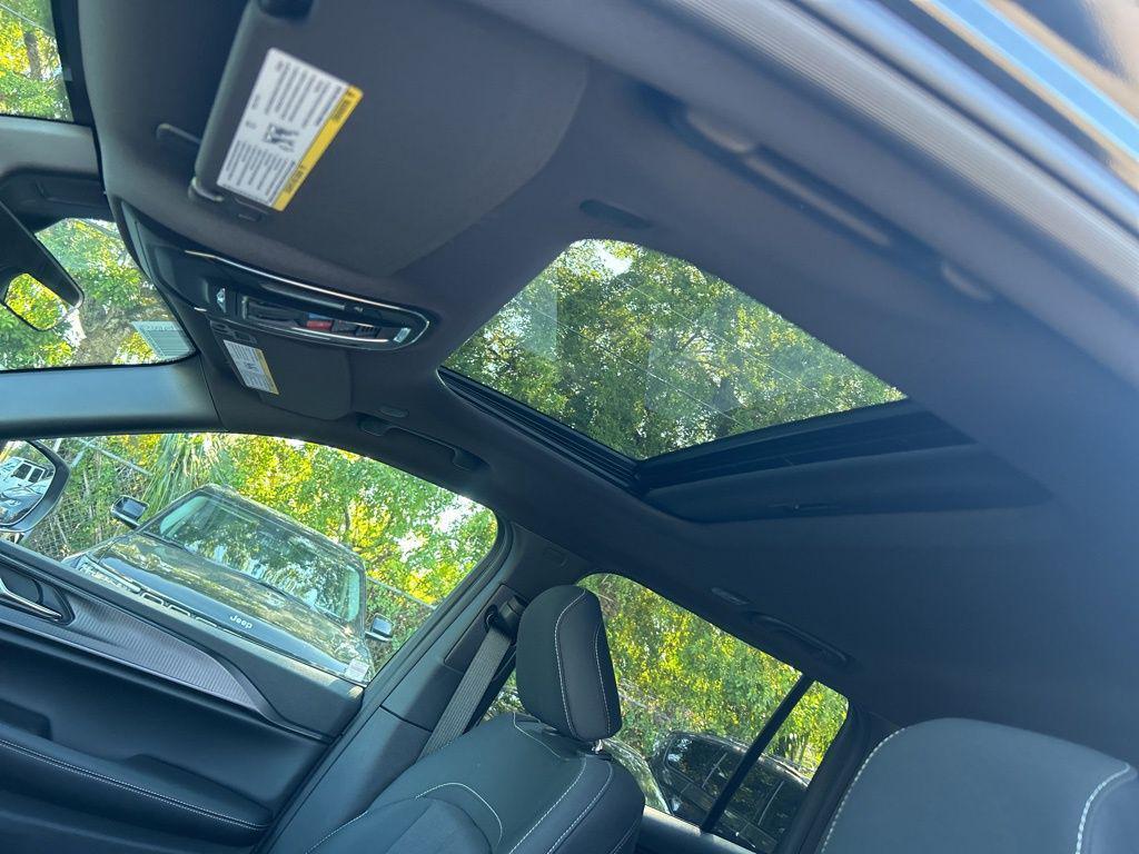 new 2025 Jeep Grand Cherokee car, priced at $33,722