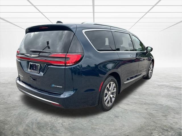 new 2025 Chrysler Pacifica car, priced at $53,734