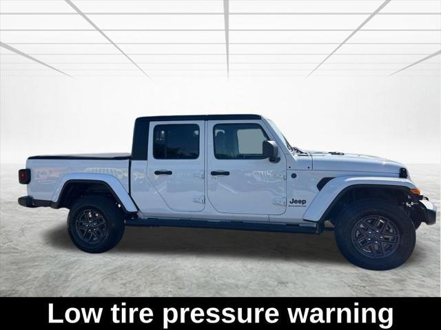 new 2024 Jeep Gladiator car, priced at $46,107