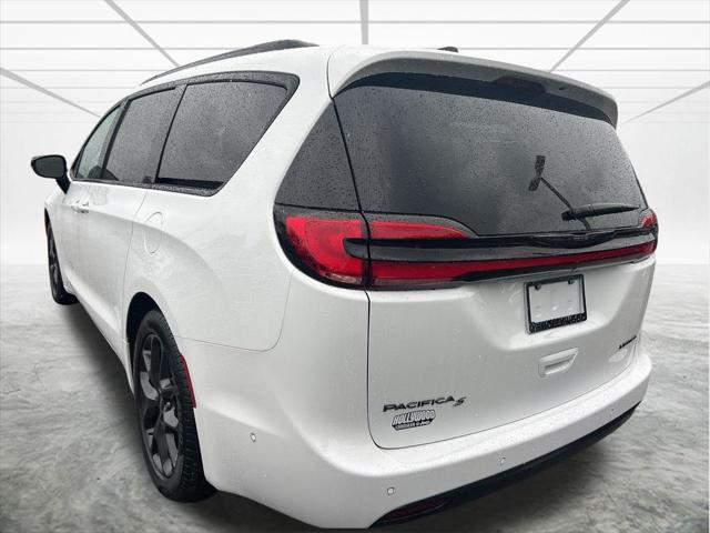 new 2024 Chrysler Pacifica car, priced at $44,007