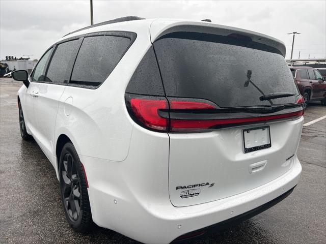 new 2024 Chrysler Pacifica car, priced at $54,713
