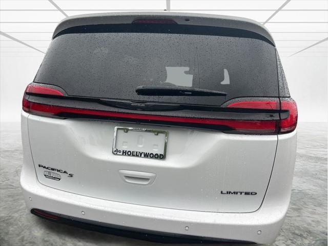 new 2024 Chrysler Pacifica car, priced at $44,007