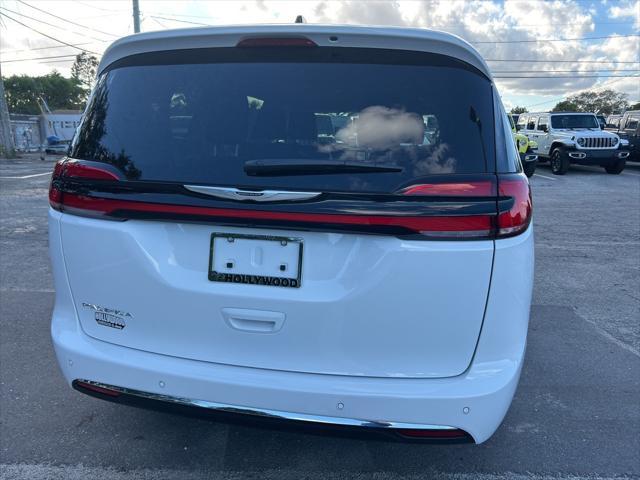 new 2024 Chrysler Pacifica car, priced at $39,995