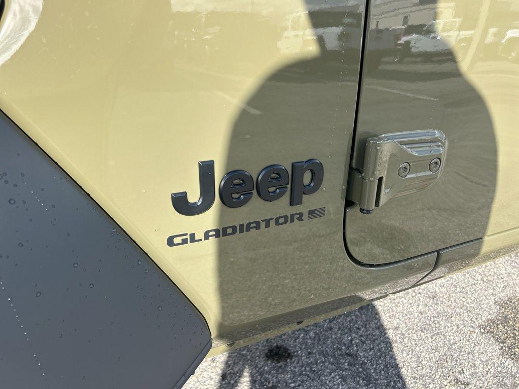 new 2025 Jeep Gladiator car, priced at $36,624