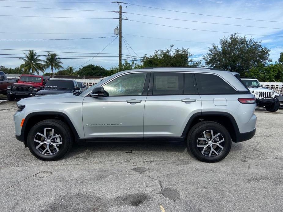 new 2024 Jeep Grand Cherokee car, priced at $49,555