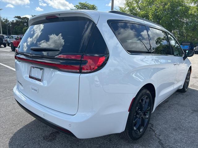 new 2024 Chrysler Pacifica car, priced at $43,598