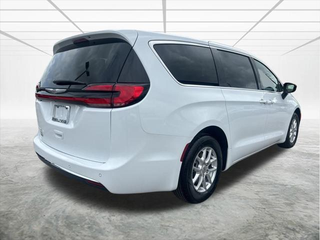 new 2025 Chrysler Pacifica car, priced at $40,442